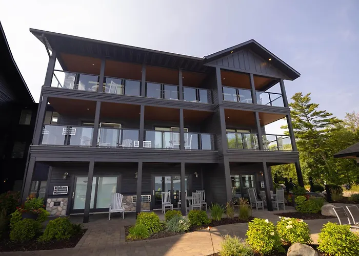 Quarterdeck Resort